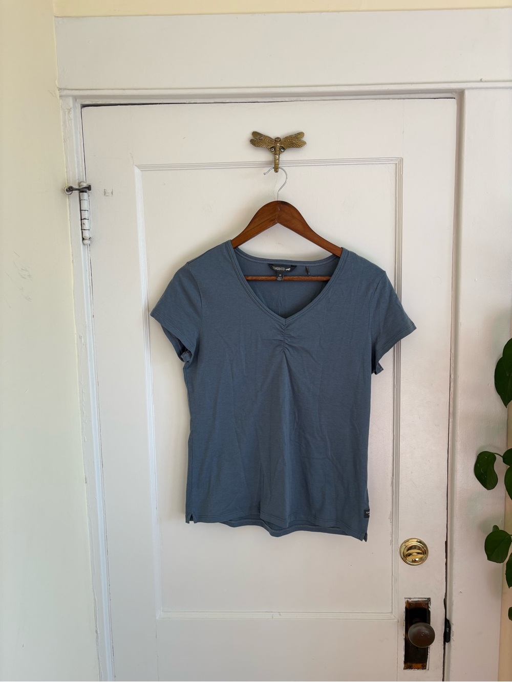 Toad&Co Organic Cotton & Tencel Gathered V‎ Neck Rose Tee In Blue
Medium